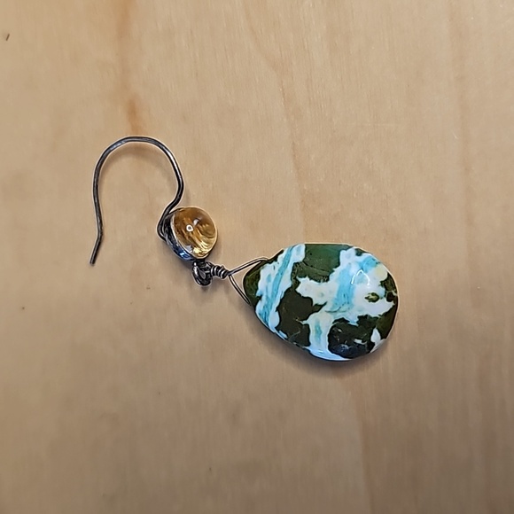 Solvertoned green stone fishhook earrings - Picture 2 of 6